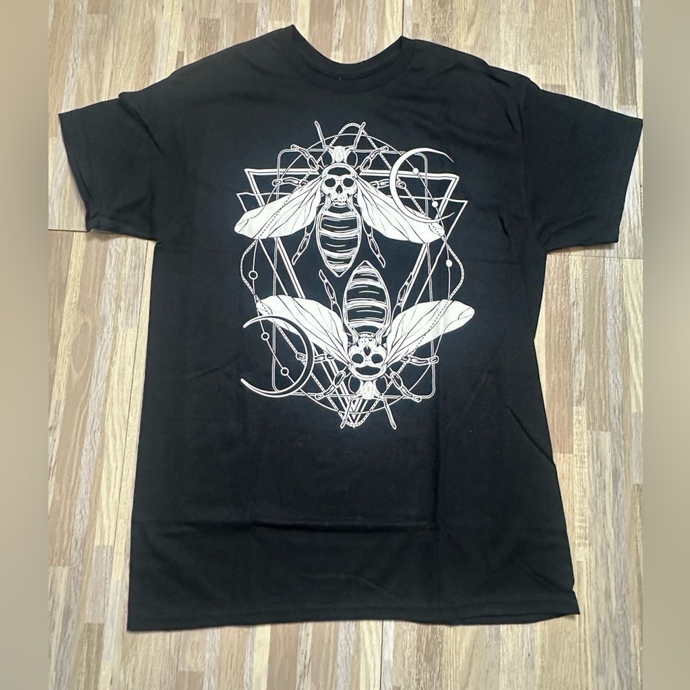 Twin Killer Bees Black Graphic T-Shirt, Size Medium
